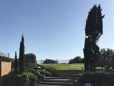 Caledonian Inn - Accommodation Search 24