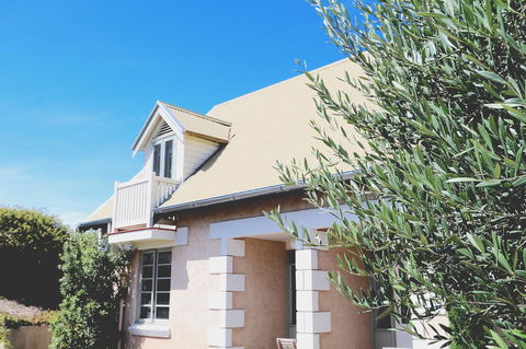 Caledonian Inn - Accommodation Search 13