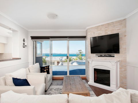 Ramada Resort By Wyndham Shoal Bay - Accommodation Search 10