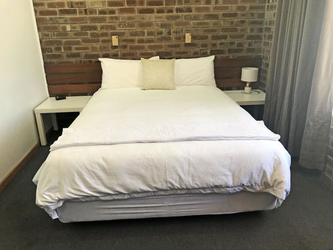 Lake Albert Motel - Accommodation Search 37