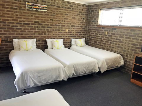 Lake Albert Motel - Accommodation Search 44