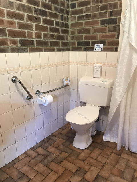 Lake Albert Motel - Accommodation Search 1