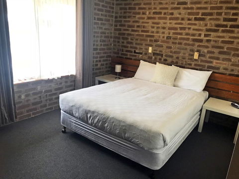 Lake Albert Motel - Accommodation Search 30