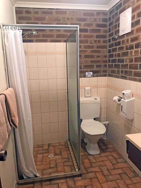 Lake Albert Motel - Accommodation Search 36