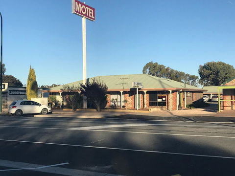 Lake Albert Motel - Accommodation Search 23