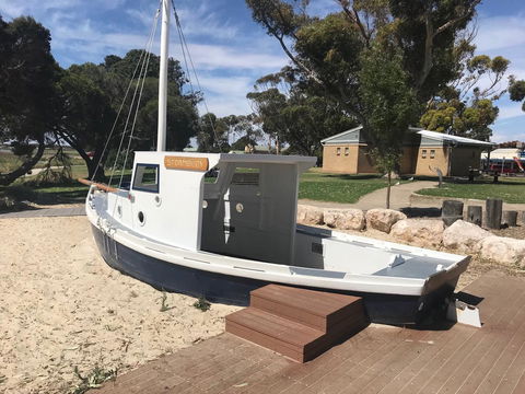 Lake Albert Motel - Accommodation Search 20