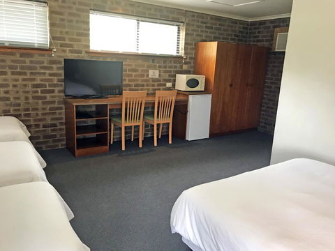 Lake Albert Motel - Accommodation Search 43