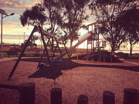 Lake Albert Motel - Accommodation Search 19