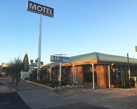 Lake Albert Motel - Accommodation Search 12