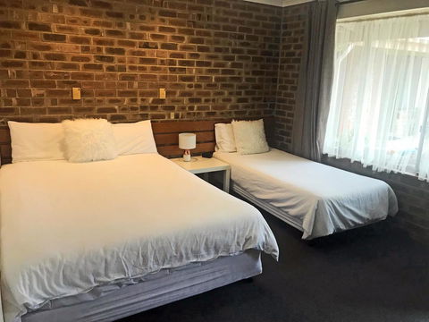 Lake Albert Motel - Accommodation Search 26