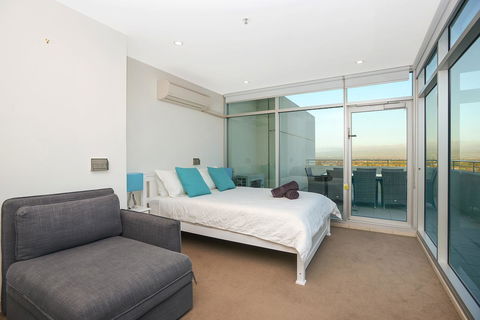 Glenelg Skyline Penthouse - Accommodation Search 36