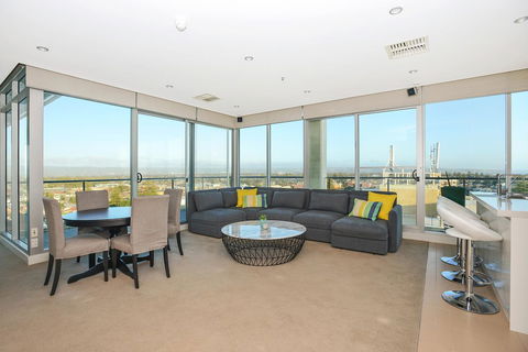 Glenelg Skyline Penthouse - Accommodation Search 8
