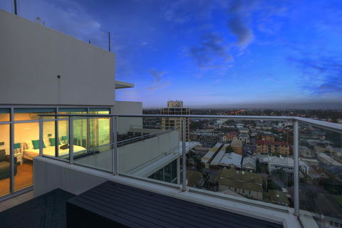 Glenelg Skyline Penthouse - Accommodation Search 10