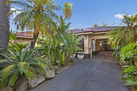 The Palms - Accommodation Search 7