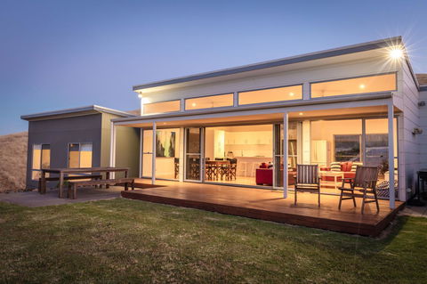 Middle River Beach House - East & West House - Accommodation Search 0