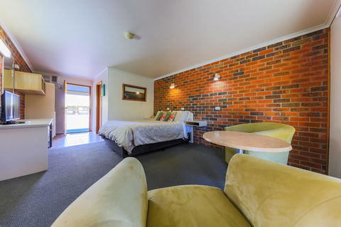Country Roads Motor Inn Naracoorte - Accommodation Search 7