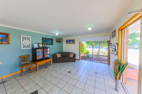 Country Roads Motor Inn Naracoorte - Accommodation Search 37