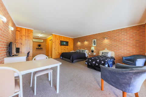 Country Roads Motor Inn Naracoorte - Accommodation Search 25