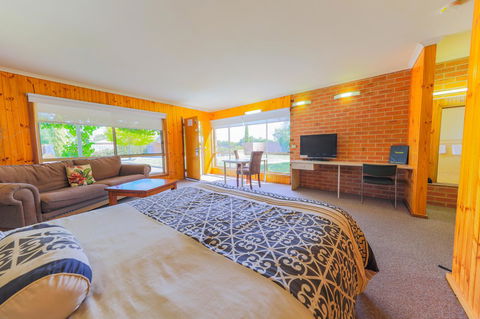 Country Roads Motor Inn Naracoorte - Accommodation Search 0