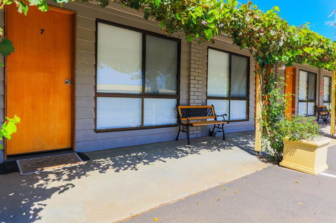 Country Roads Motor Inn Naracoorte - Accommodation Search 24
