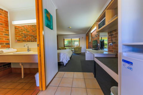 Country Roads Motor Inn Naracoorte - Accommodation Search 12
