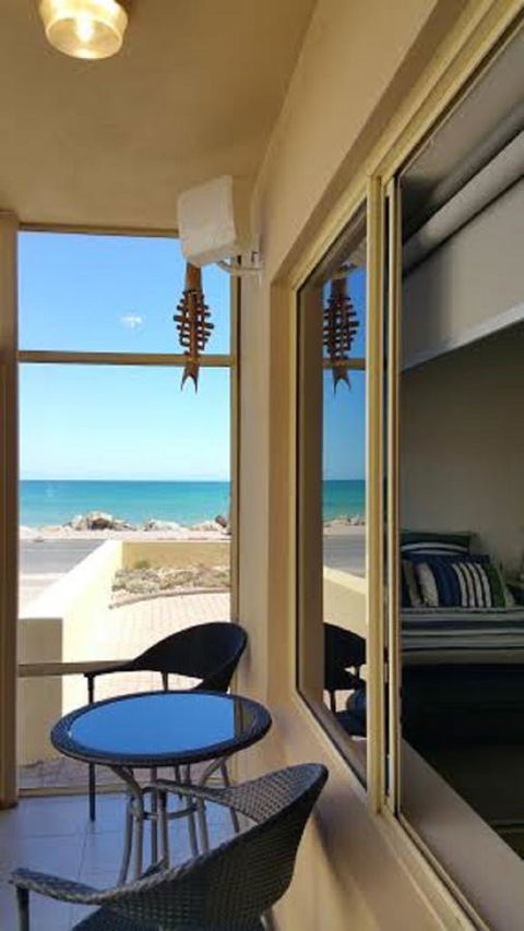 Acaill Accommodation Esplanade Living Self Check-In Self Check-Out - Accommodation Search 18
