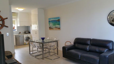 Acaill Accommodation Esplanade Living Self Check-In Self Check-Out - Accommodation Search 2