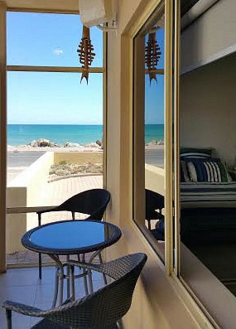 Acaill Accommodation Esplanade Living Self Check-In Self Check-Out - Accommodation Search 38
