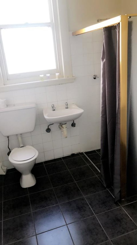 Ambassadors Hotel - Accommodation Search 25