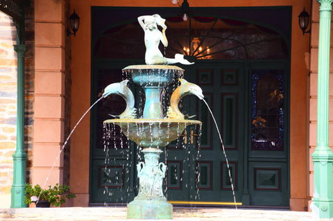 Grand Bluestone Mansion - Accommodation Search 9