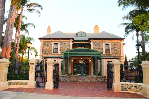 Grand Bluestone Mansion - Accommodation Search 26