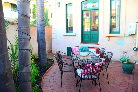 Grand Bluestone Mansion - Accommodation Search 16