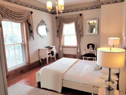 Grand Bluestone Mansion - Accommodation Search 14