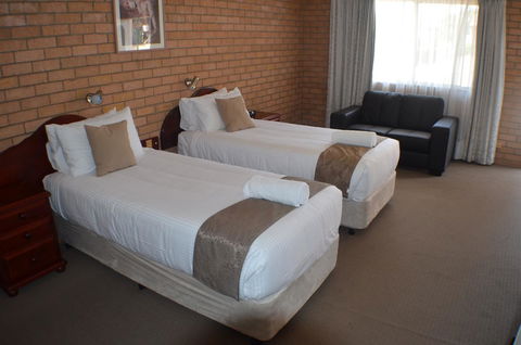 Deer Park Motor Inn Armidale - Accommodation Search 4
