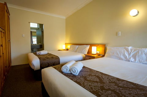 Abcot Inn - Accommodation Search 18