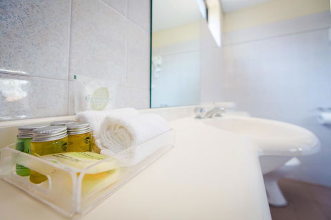 Abcot Inn - Accommodation Search 6