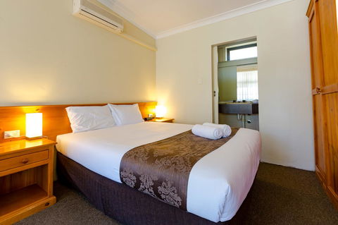 Abcot Inn - Accommodation Search 19