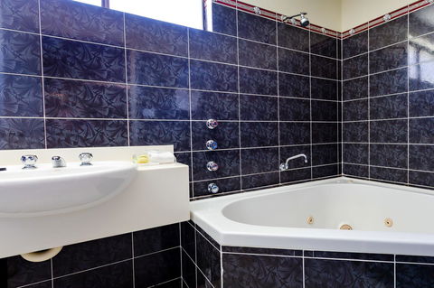 Abcot Inn - Accommodation Search 15