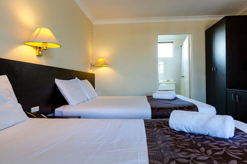 Abcot Inn - Accommodation Search 11