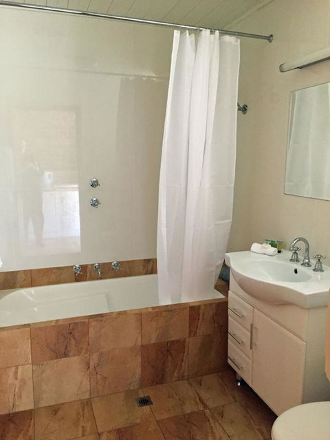 Coonawarra Place Motor Inn - Accommodation Search 7