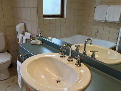 Coonawarra Place Motor Inn - Accommodation Search 44