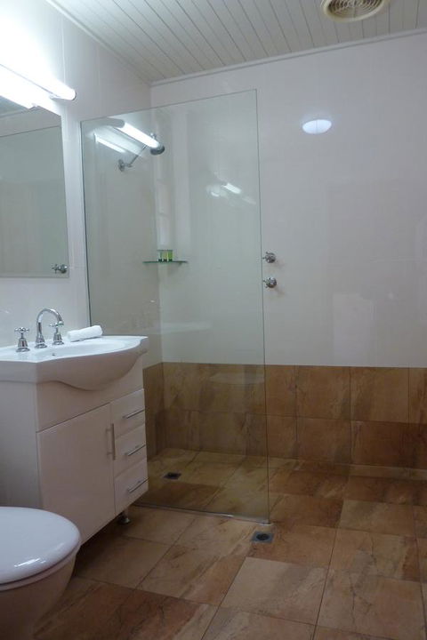Coonawarra Place Motor Inn - Accommodation Search 13