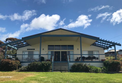 Emu Bay Lodge - Accommodation Search 0
