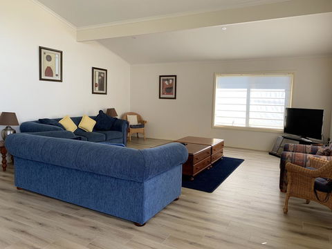 Emu Bay Lodge - Accommodation Search 6