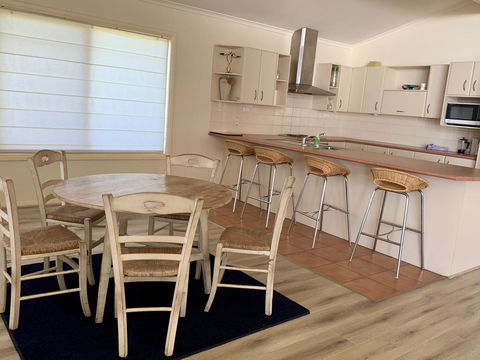 Emu Bay Lodge - Accommodation Search 12