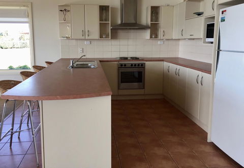 Emu Bay Lodge - Accommodation Search 15