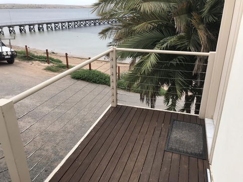 Beachside & Jetty View Apartment 6 - Captain\'s Apt - Accommodation Search 10