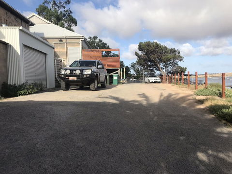 Beachside & Jetty View Apartment 6 - Captain\'s Apt - Accommodation Search 8