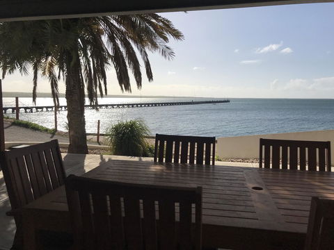 Beachside & Jetty View Apartment 6 - Captain\'s Apt - Accommodation Search 0