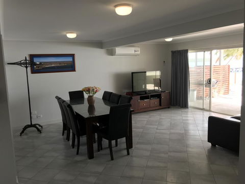 Beachside & Jetty View Apartment 6 - Captain\'s Apt - Accommodation Search 27